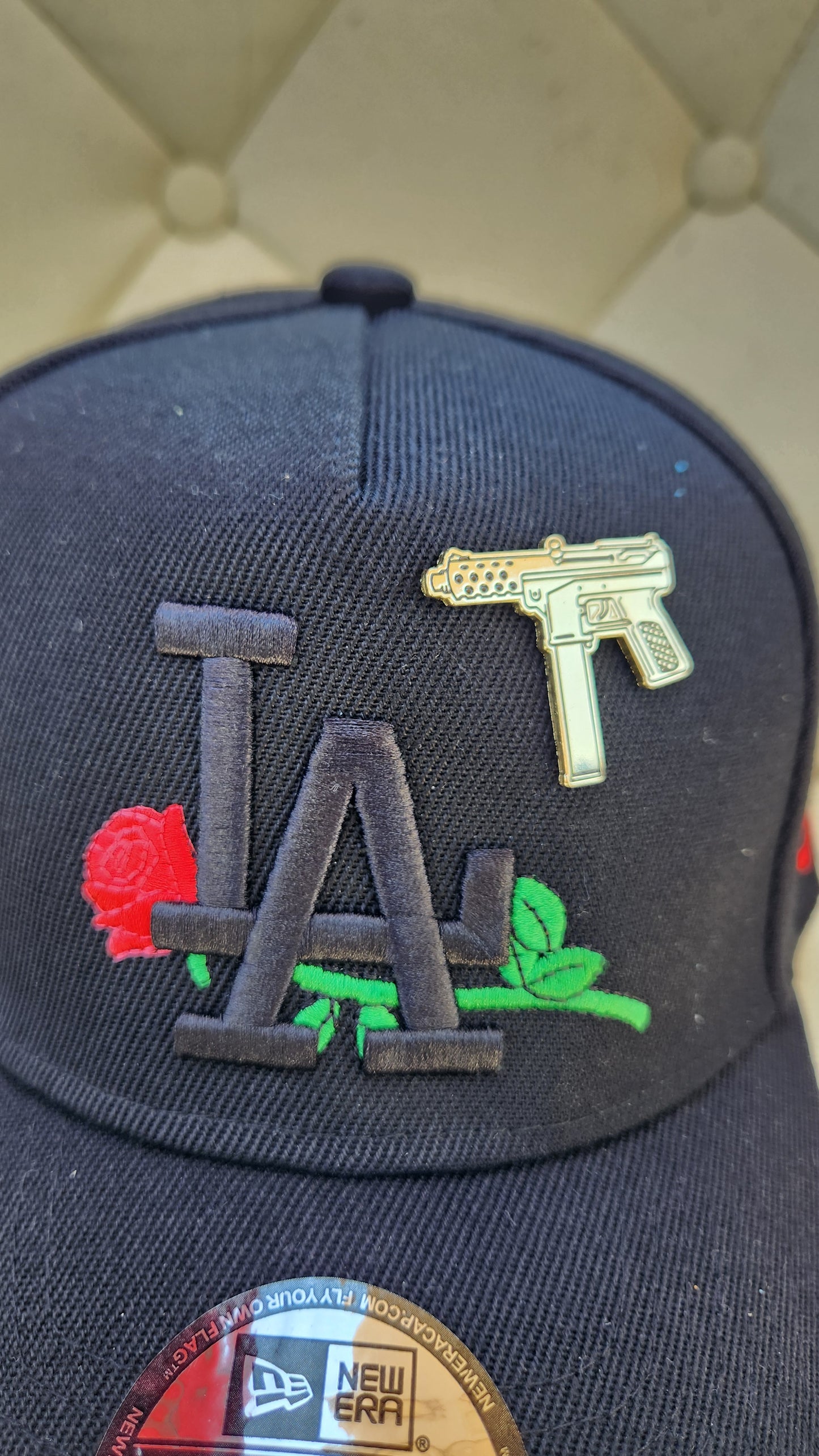 Assault rifle hat pin