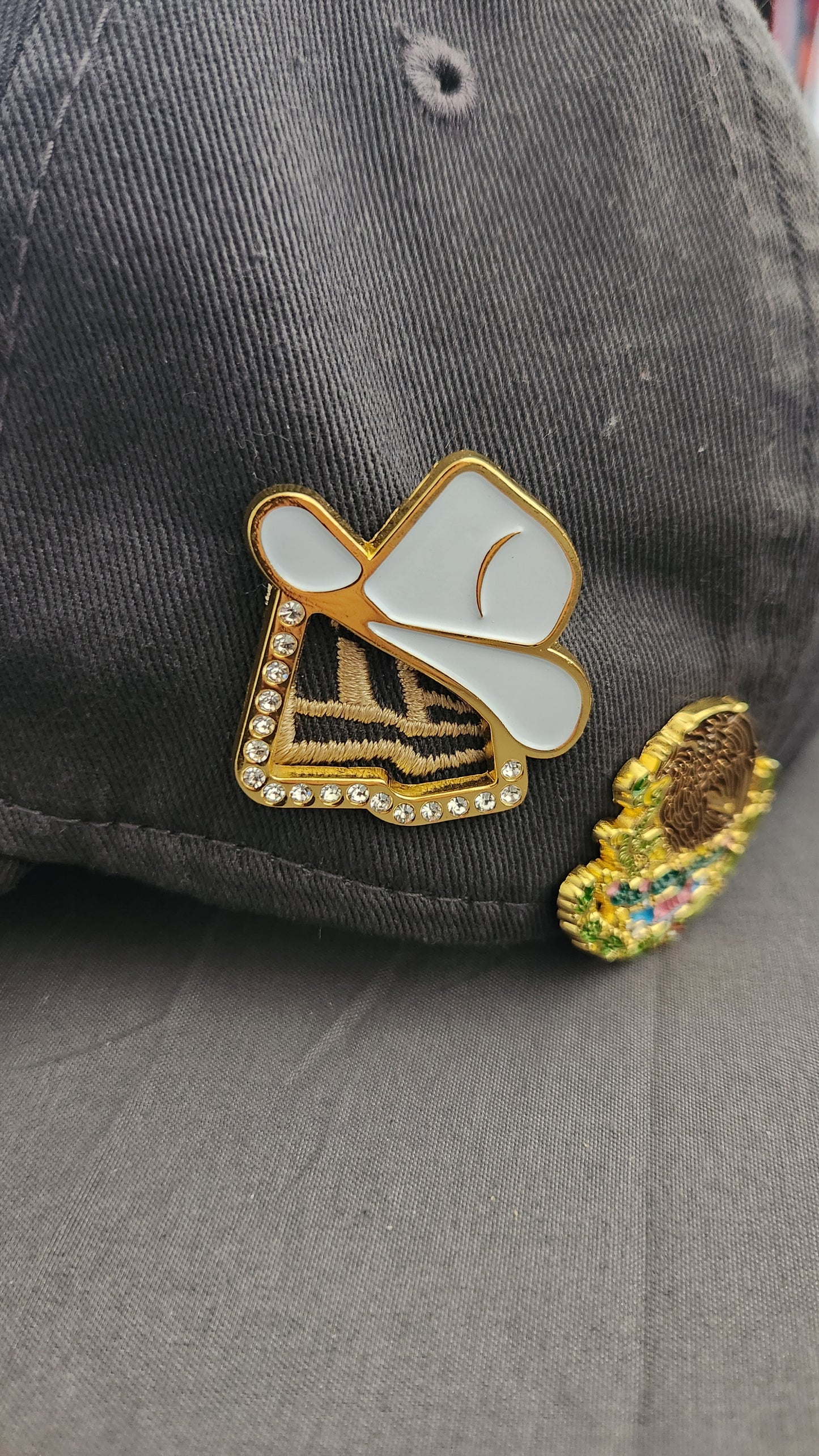 La Mayiza New Era Hat Pin 📌