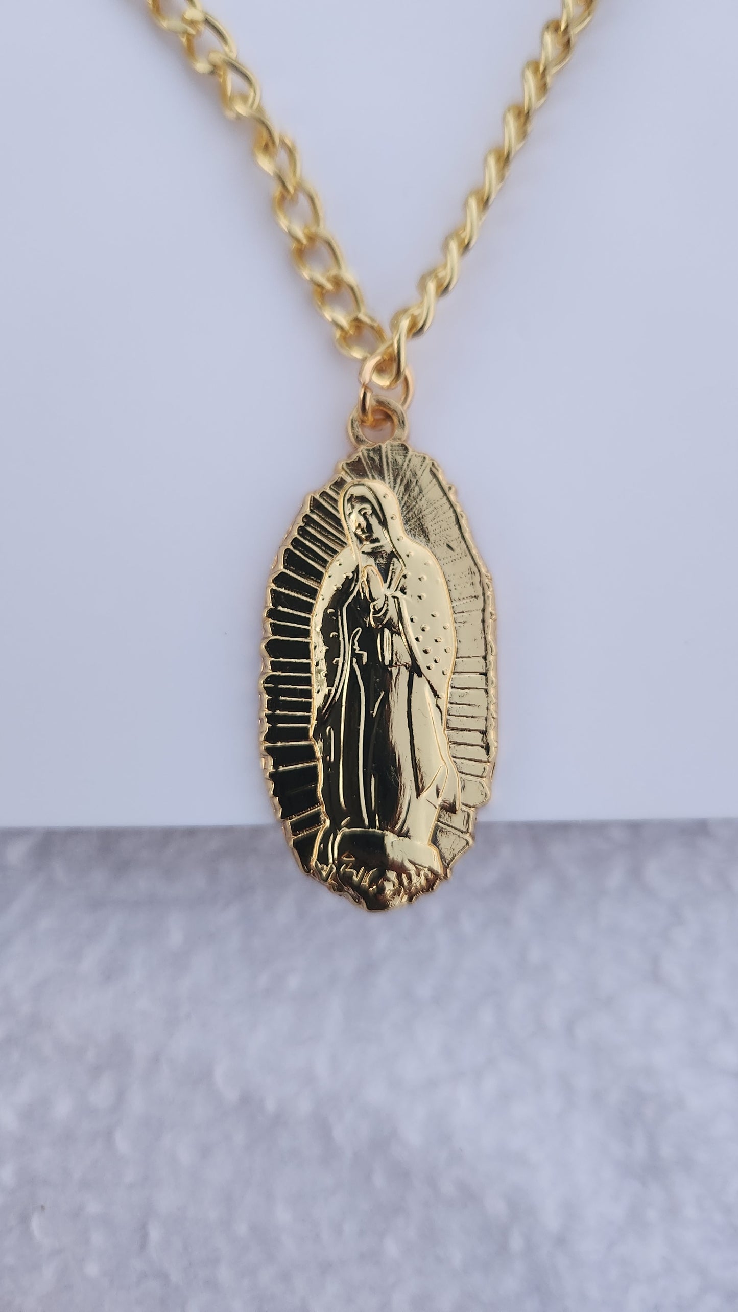 Virgen de Guadalupe 2 hat pin