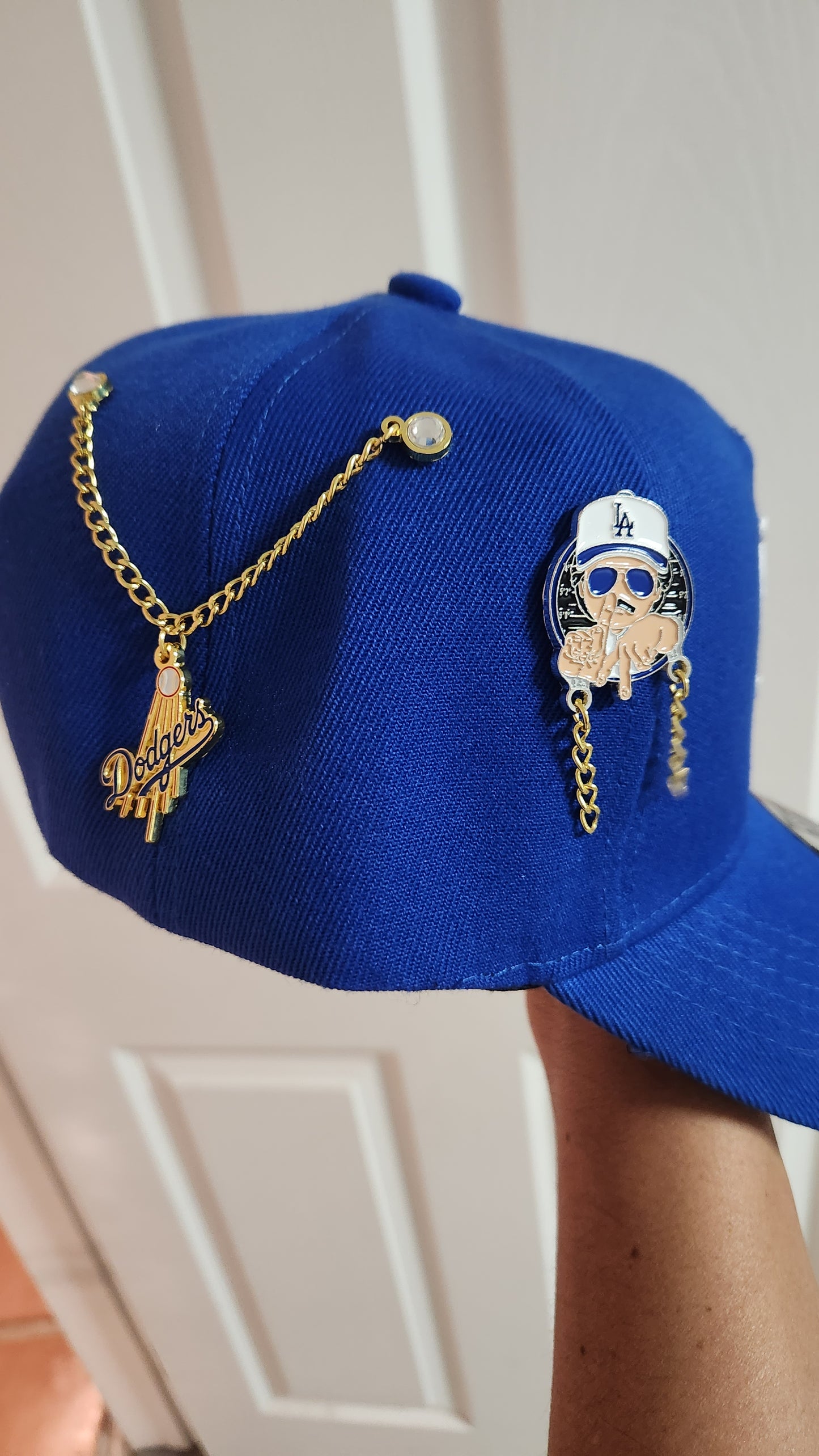 Hat plus 3 pins