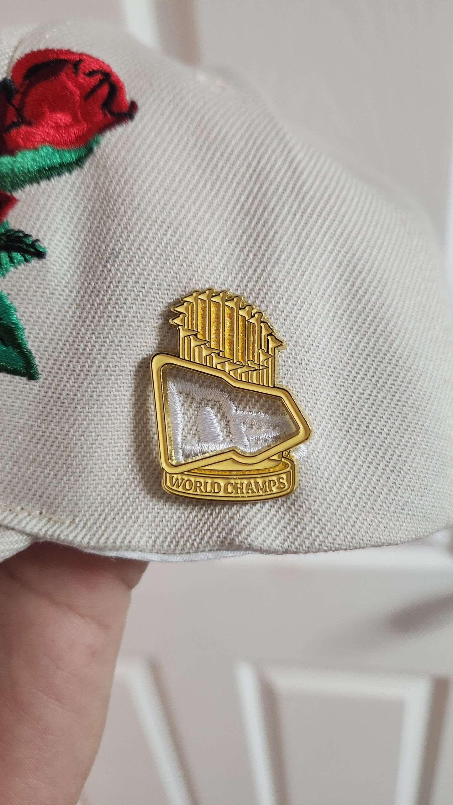 Hat plus 2 pins