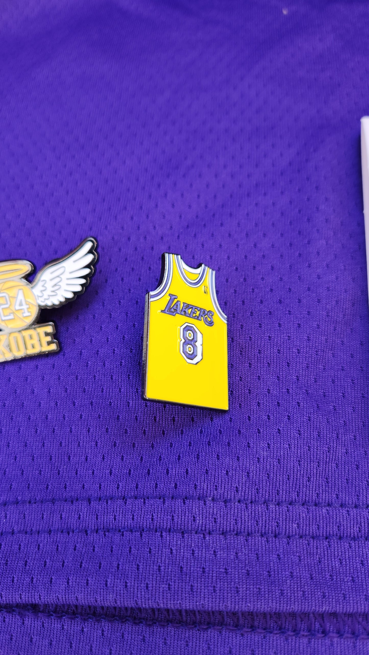 Kobe #8 Lakers pin