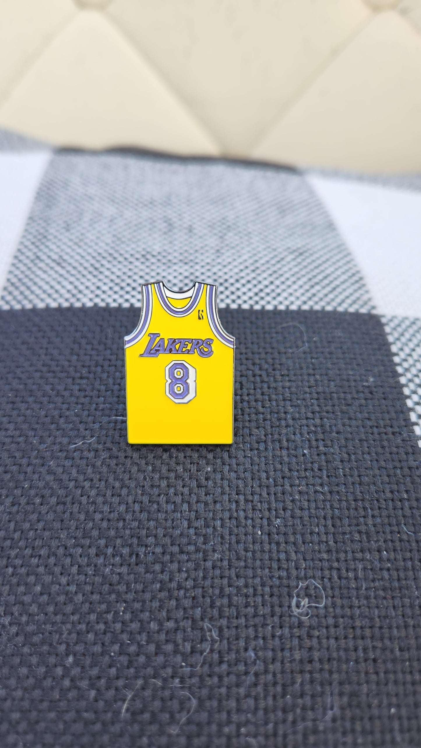 Kobe #8 Lakers pin