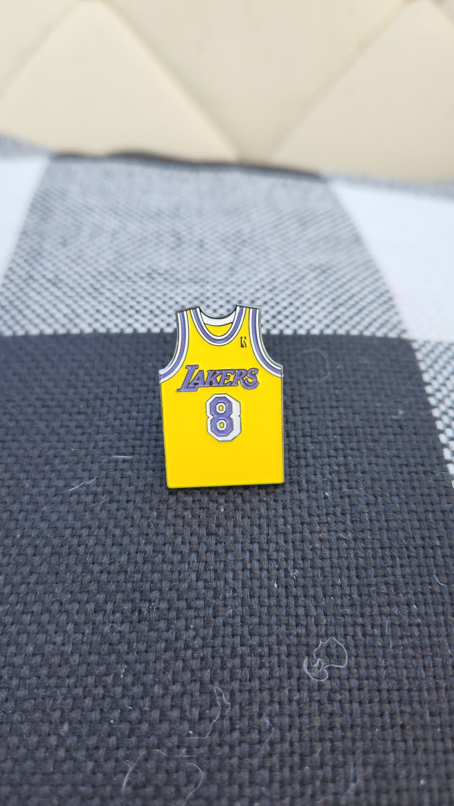 Kobe #8 Lakers pin